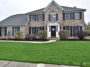 580 N Cambridge Dr, Geneva, IL 60134