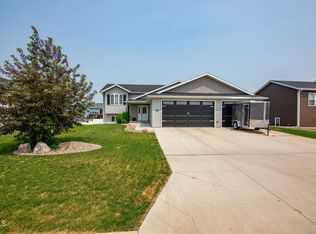 6040 Reily Rd, Bismarck, ND 58504