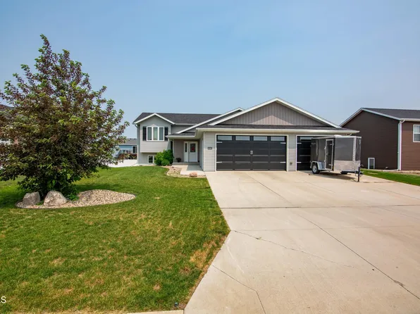 6040 Reily Rd, Bismarck, ND 58504