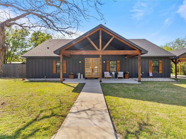 906 S 3rd St, Valley Mills, TX 76689