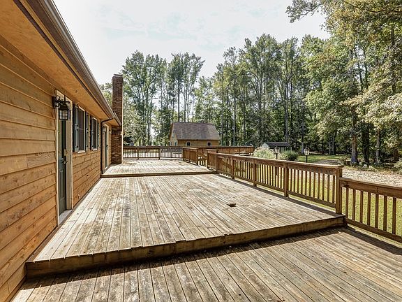 3rd image of 288 Pittmans Dr