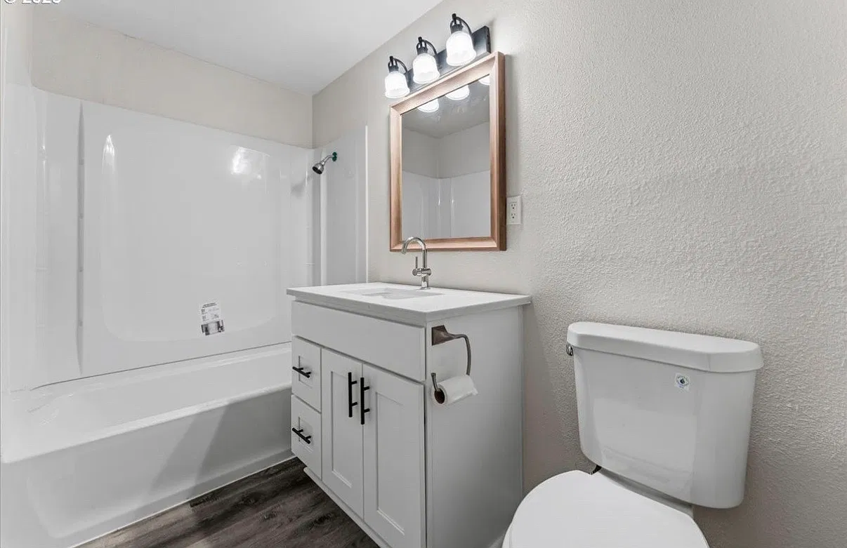 3 bed, 1079 sqft, $2,230 — Photo 4