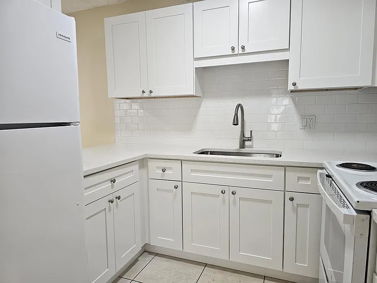 5836 S 37th Ct — Photo 9