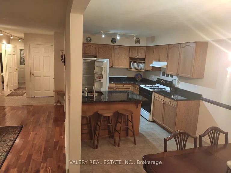 1058 Lexington Cir — Photo 31