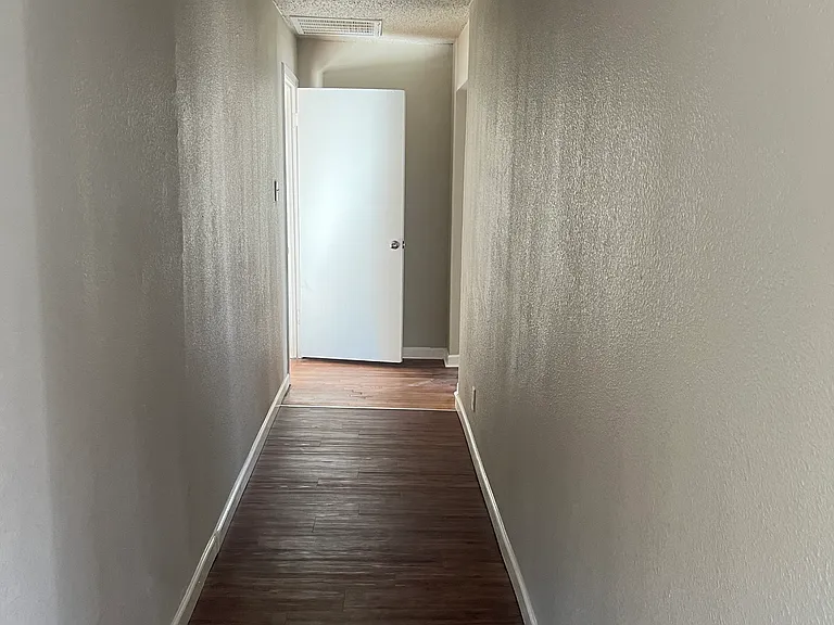 804 E Cantey St — Photo 13