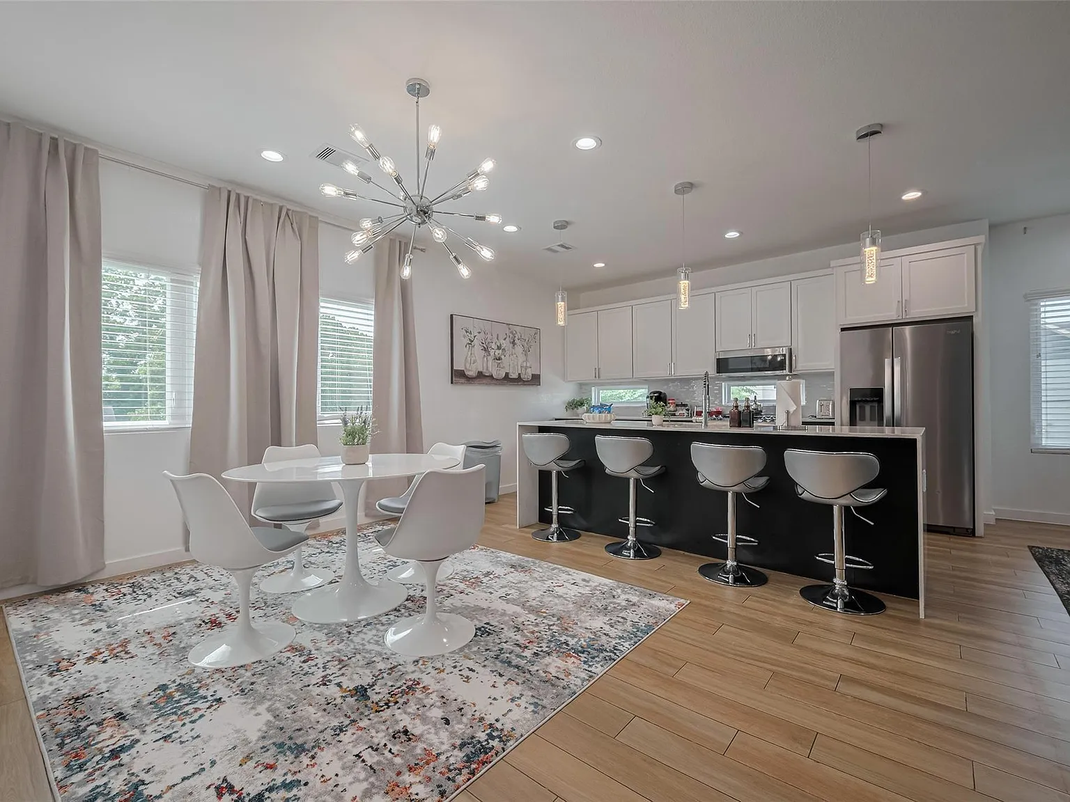 3 bed, 2.5 bath, 1910 sqft, $3,200 — Photo 2