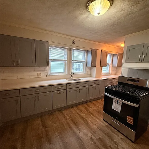 35-37 Springdale St #35 — Photo 9