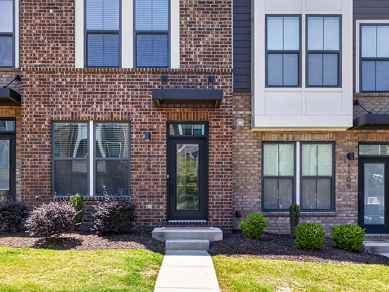 1108 Gleason Way — Photo 2