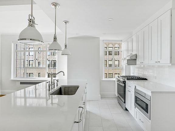 3rd image of 25 W 81st St #7A