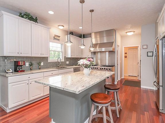 4th image of 4427 Briarwood Dr