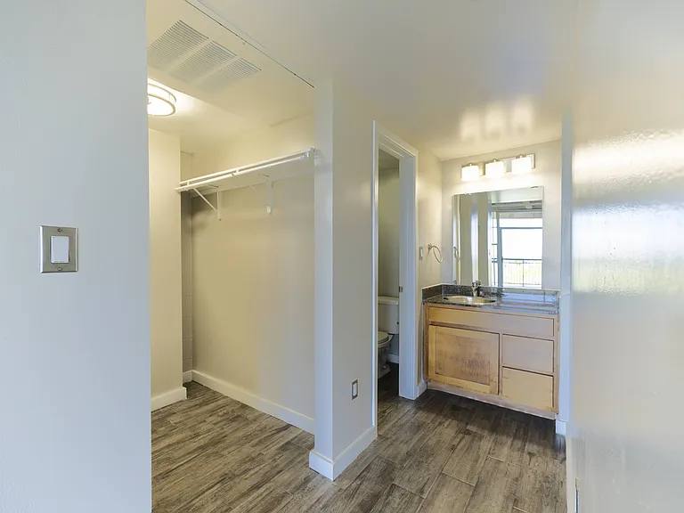 230 West Alabama Apartments — Photo 20