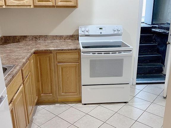 3rd image of 85 Chester Pl #1