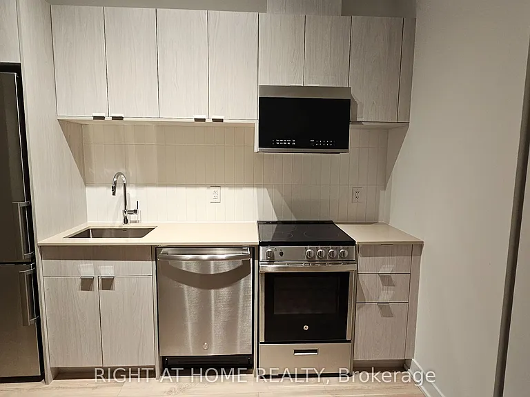 1660 Bloor St W #418 — Photo 16