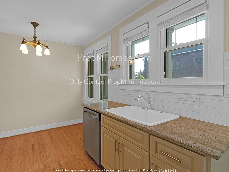 Charming Two Bedroom, One Bath in Mt Tabor! — Photo 8