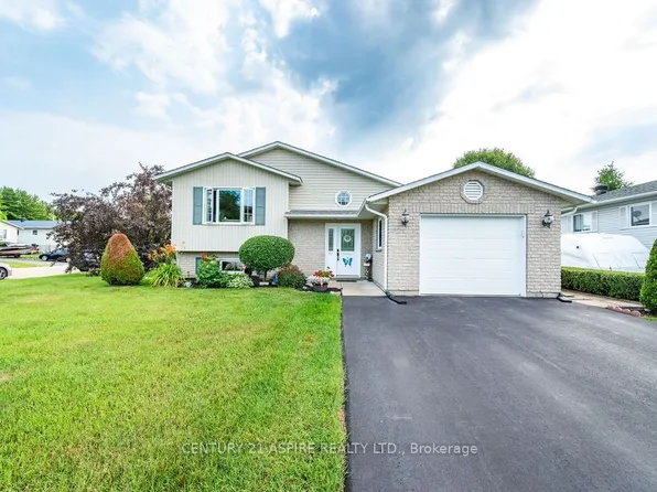 3 Highland Park Dr, Petawawa, ON K8H 3S2