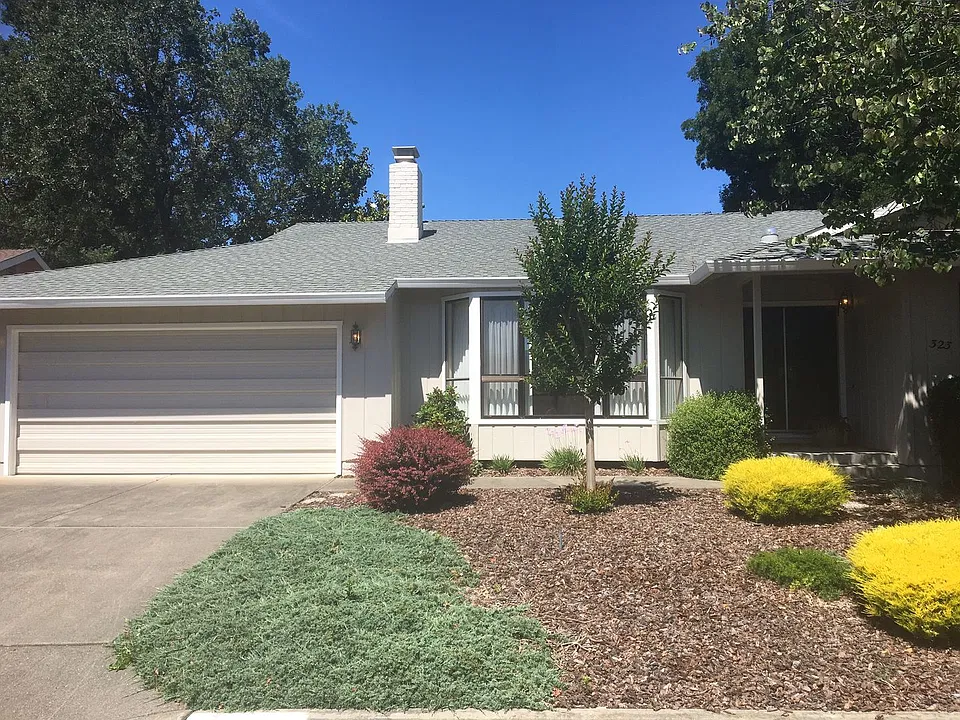 323 Twin Lakes Dr