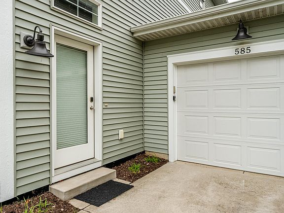4th image of 585 Beachwood Path