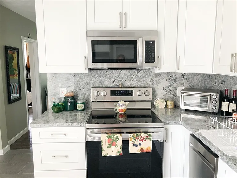 119 Cottage St #4F — Photo 4