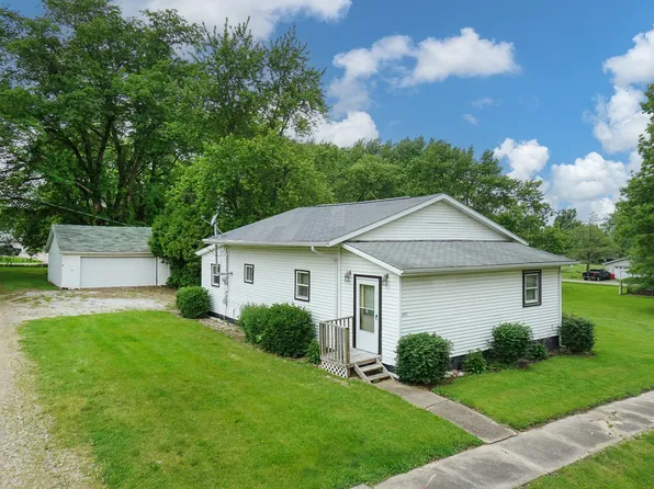 301 N Maltby St, Waynesville, IL 61778