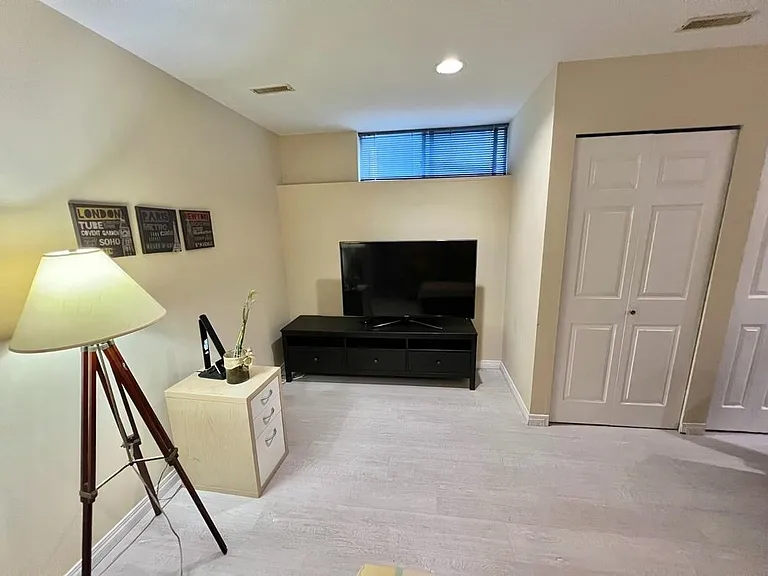 4864 Watling St #BASEMENT — Photo 4