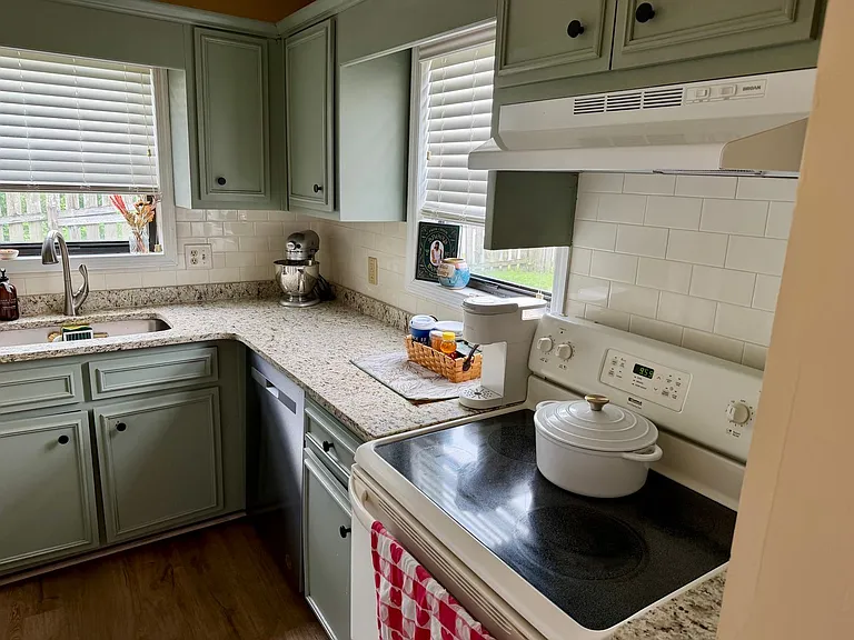 1825 Wire Rd #3 — Photo 2