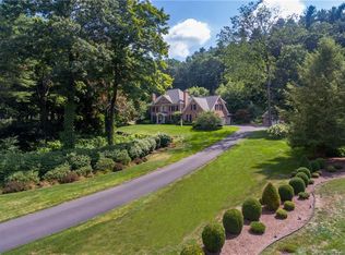 14 Pembroke Dr, Avon, CT 06001