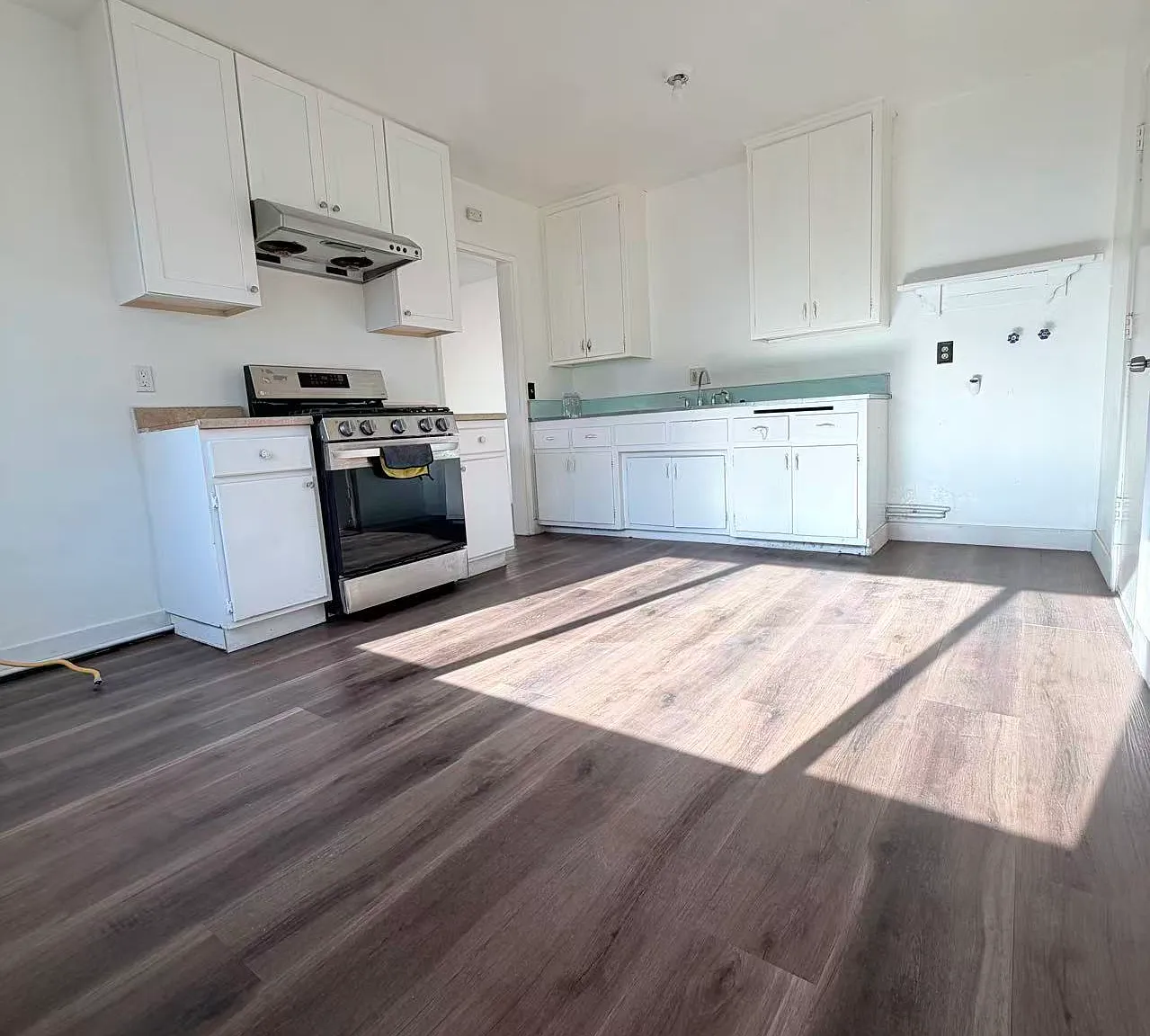 3 bed, 1039 sqft, $2,700 — Photo 4