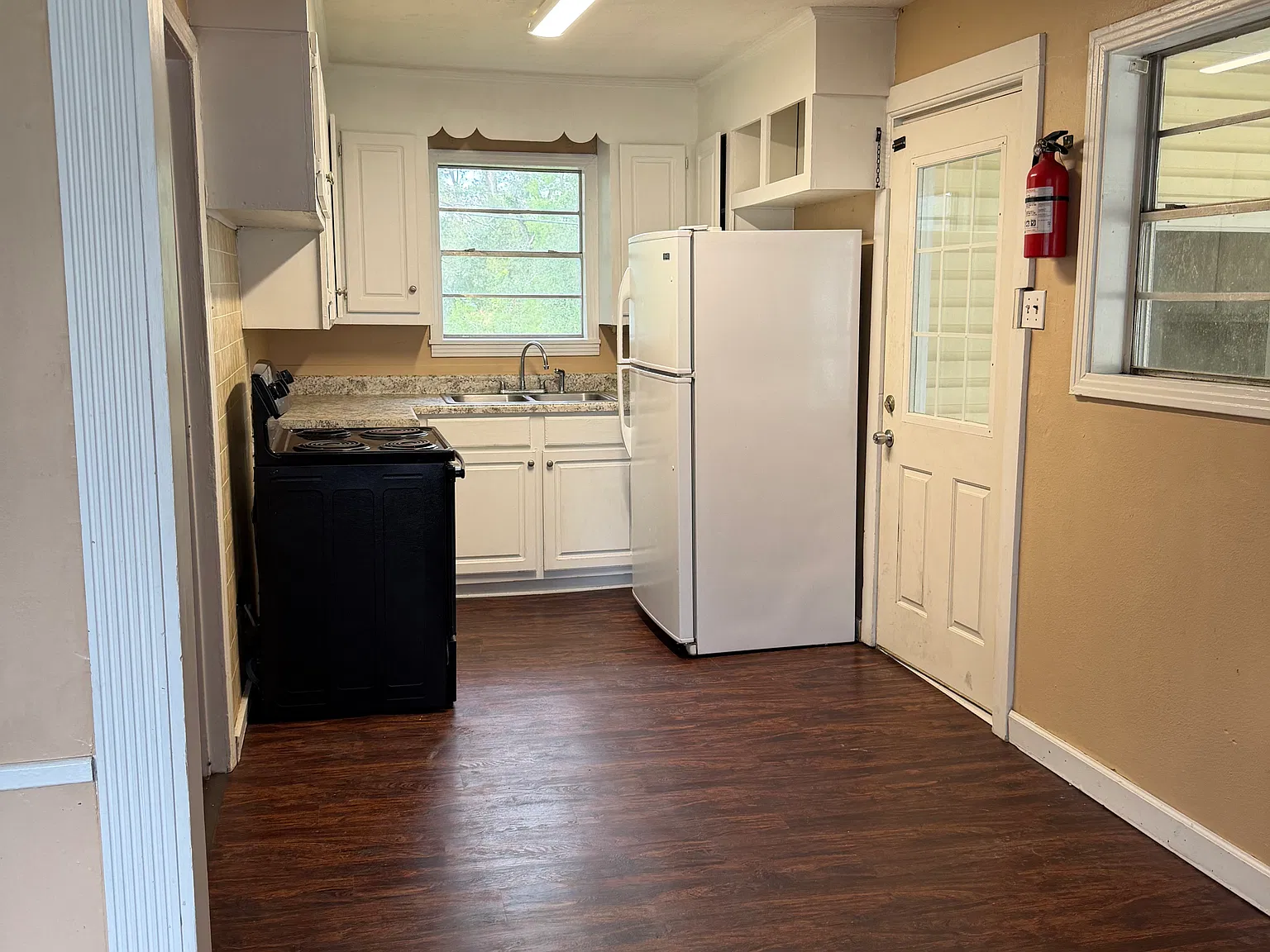3 bed, 1208 sqft, $1,300 — Photo 4
