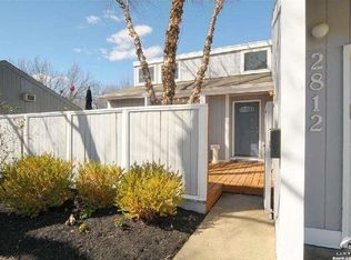 2812 University Dr, Lawrence, KS 66049