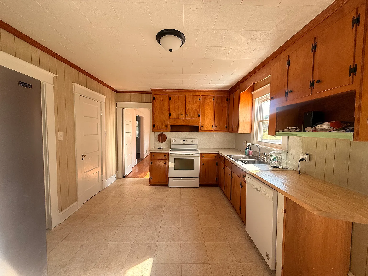 3 bed, 1.5 bath, 1460 sqft, $1,600 — Photo 4