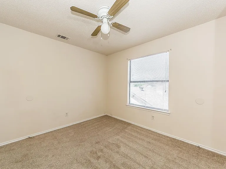 2710 Francisco Dr — Photo 11