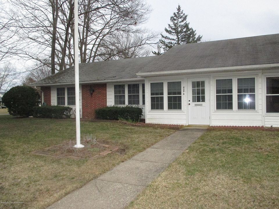 1st image of 429A Chatham Ct