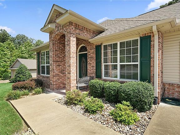 2nd image of 32 Parkridge Dr