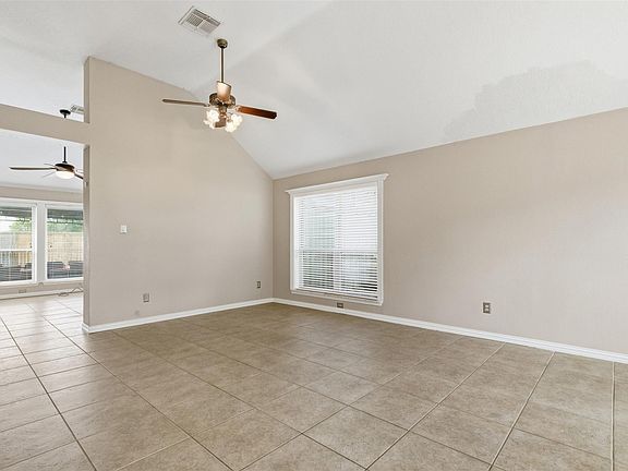 3rd image of 2533 Potomac Drive