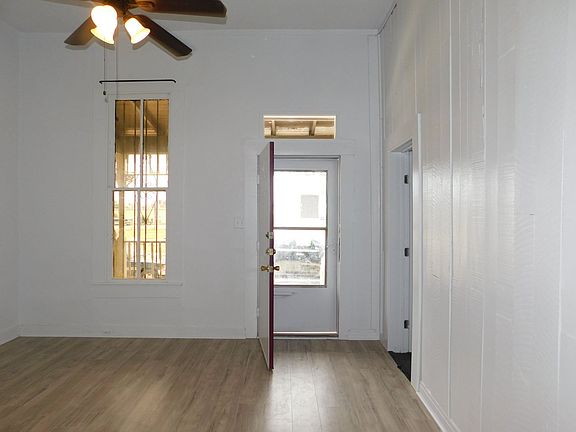 5th image of 822 N Cherry St