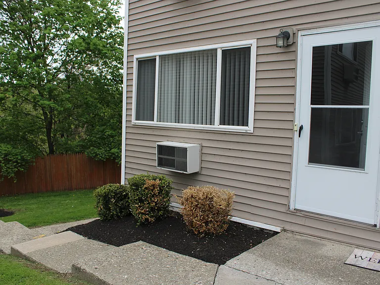 8 Fishkill Glen Dr #A — Photo 4