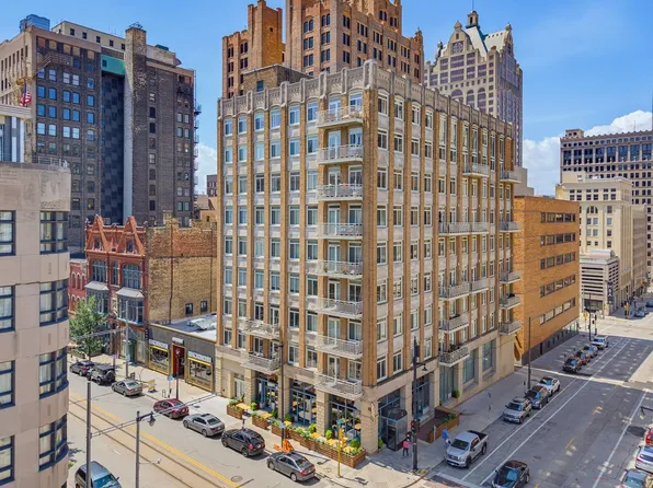 741 N Milwaukee St Unit 203, Milwaukee, WI 53202