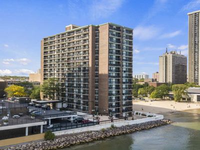 5901 N Sheridan Rd APT 8F, Chicago, IL, 60660