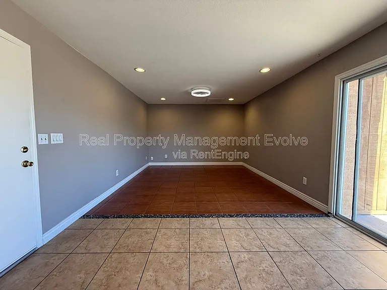 3626 W Angela Dr — Photo 10