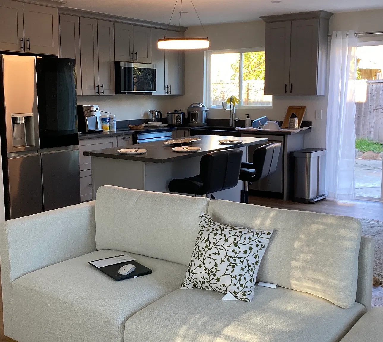 3 bed, 1200 sqft, $3,600 — Photo 4