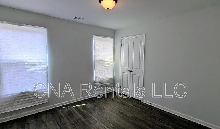 2367 Summit Ave — Photo 21