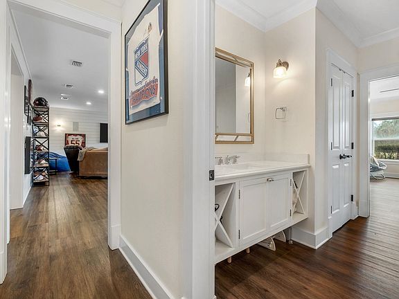 4th image of 3758 Longfellow Rd