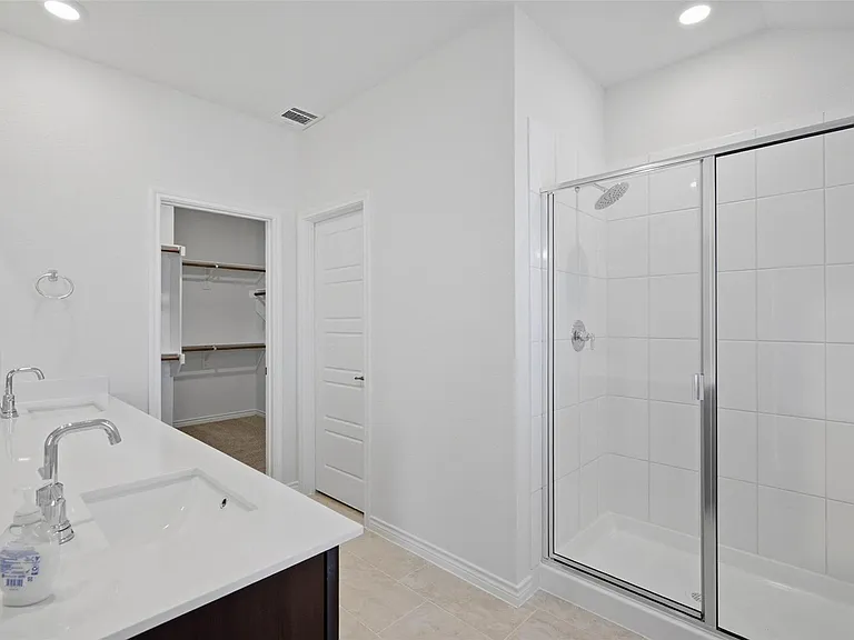732 Thorn Creek Dr — Photo 4