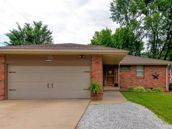 8111 Vine St, Lincoln, NE 68505