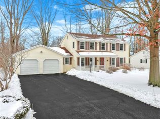 1164 Woodbridge Ln, Webster, NY 14580