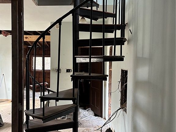 4th image of 2794 Mount Troy Rd