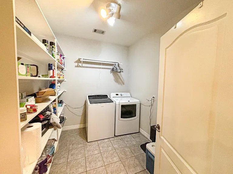 304 Deer Hollow Dr — Photo 8