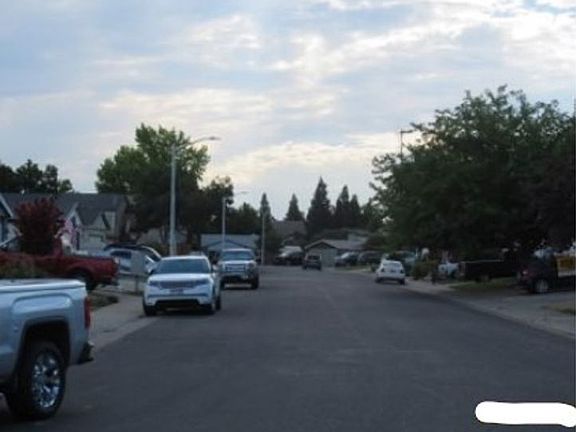 Exterior Neighborhood (street photo)