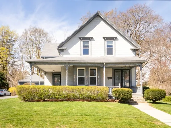 20 Queen St, Franklin, MA 02038