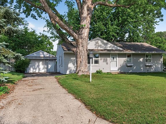 2nd image of 6150 Rainbow Dr NE